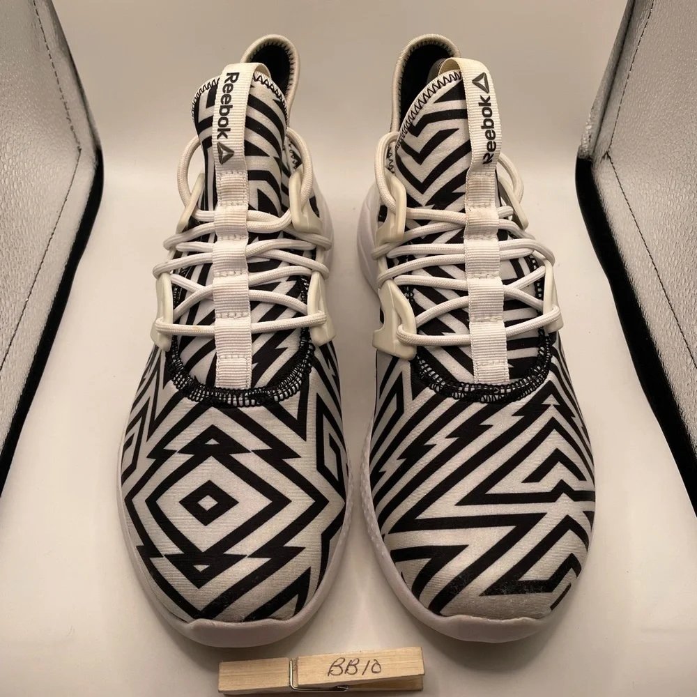 Reebok Black and White Patterned Sneakers women’s size 8.5
